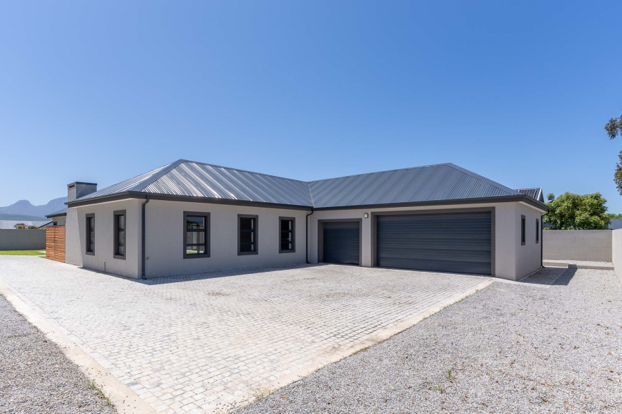 4 Bedroom Property for Sale in Kraaibosch Western Cape